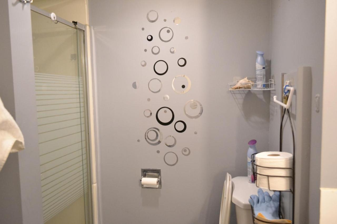Guest house Private Bedroom In Basement With Shared Bathroom - Pineland